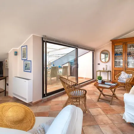 Blue View Penthouse - Magnolia Holidays 阿尔盖罗